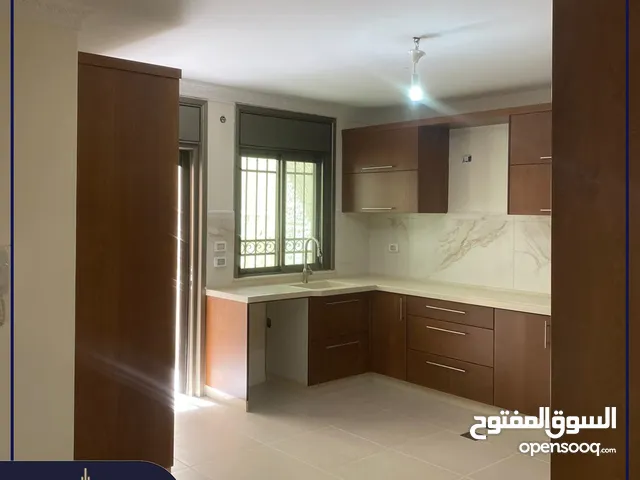شقة واسعة رائعة مميزة في منطقة هادئة للبيع في الطيرة