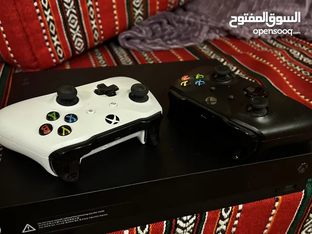 Xbox one 1Tb with 2 controllers