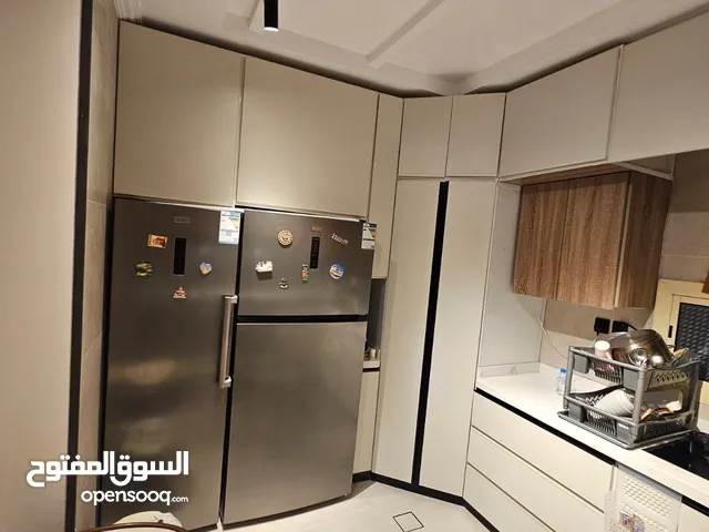 فني مطابخ المنيوم فك وتركيب وصيانه جميع انواع المطابخ خشب صاج المنيوم