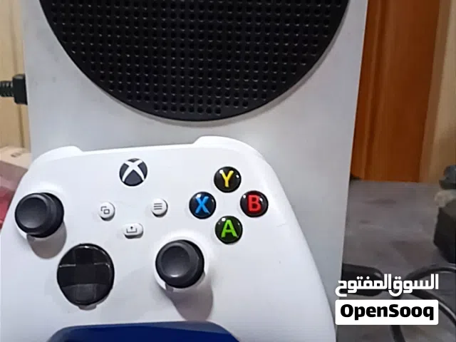 Xbox series s اصلي استعمال شهر فقط  كامل الملحقات فقط كارتون مابي  الملحقات :