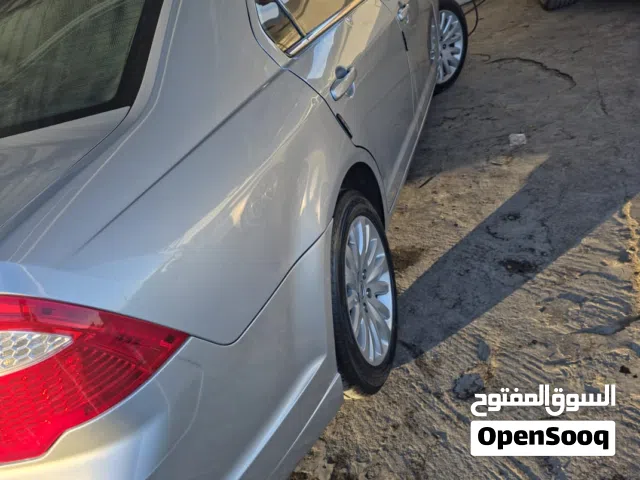 2010, فورد, فيوجن, Standard