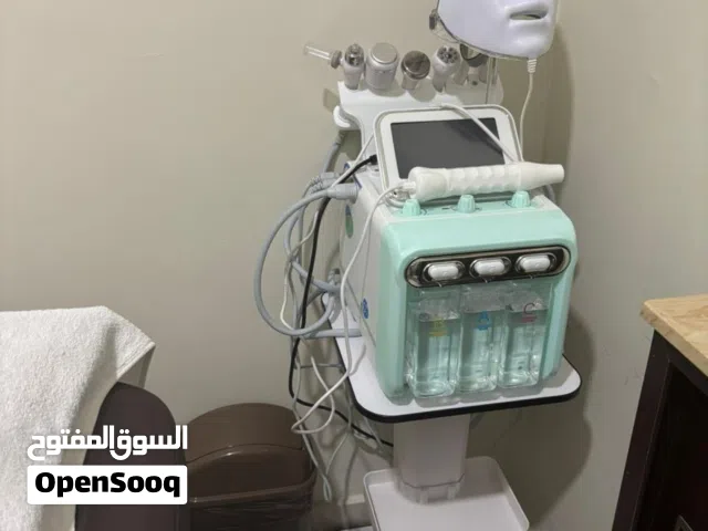 مستلزمات صالون نساءي للبيع في صلاله لعدم التفرغ المكان