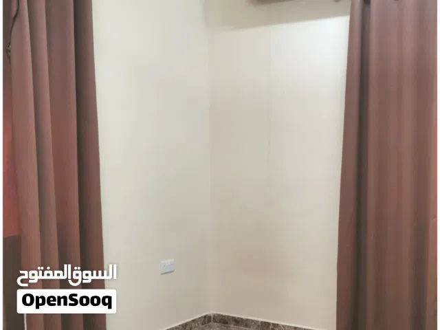 غرفه بمدخل مستقل للعمانين فقط بالخوض السادسه