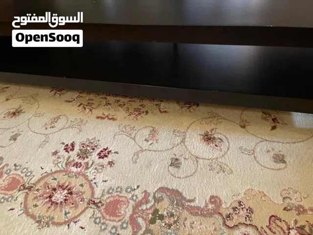 طاوله بحاله جيده جدا وقابله للتفاوض