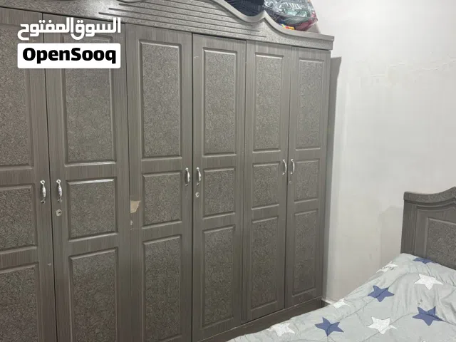 غرفه نوم سرير ودولاب حاله جيدا جدآ استعمال خفيف سرير دولاب 6درفه مرتبه استعمال خفيف