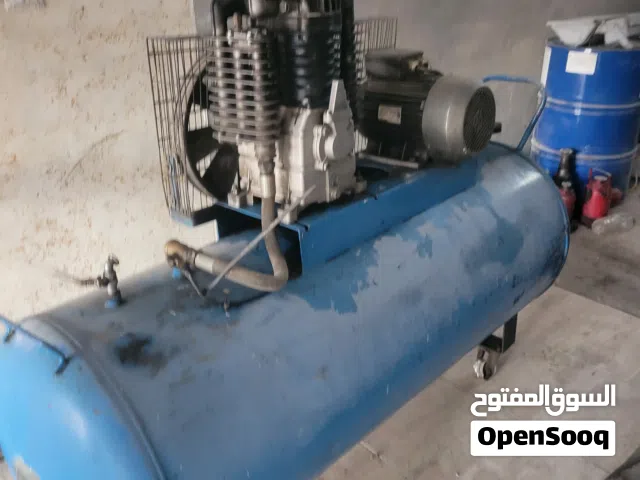 عدة محل بناشر للبيع في سحاب