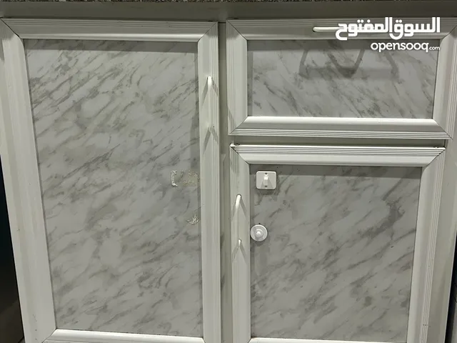 2 Kitchen cabinet