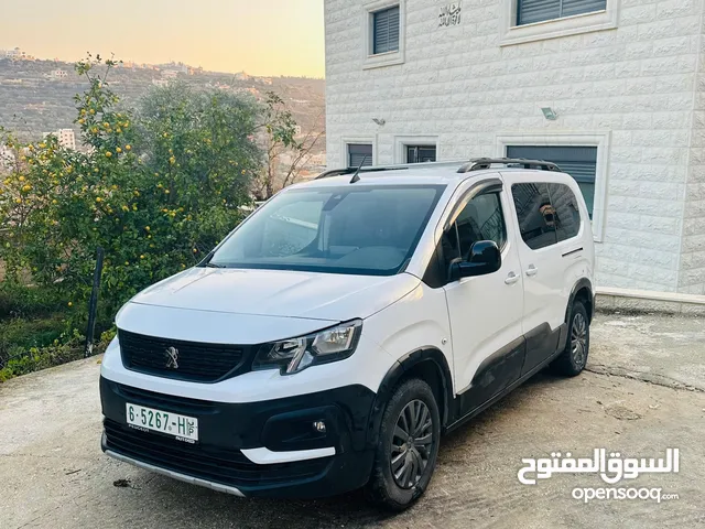 بيجو ريفتر 2022