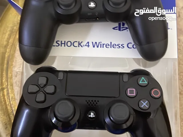 PS4 مع 4 ألعاب و ثنين أيادي