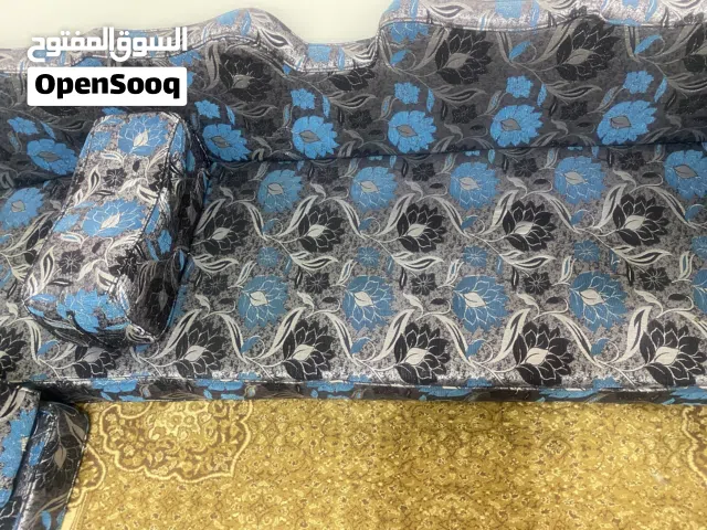 جلسة عربية بحالة جيدة