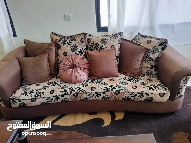 طقم كنب مع طاولات