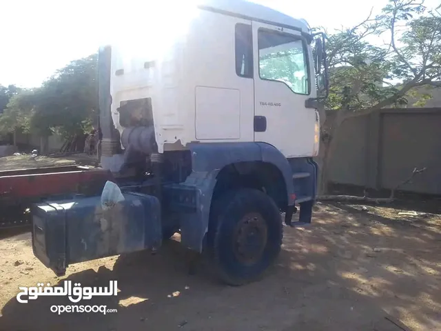 Tractor Unit Man 2007 in Al Khums