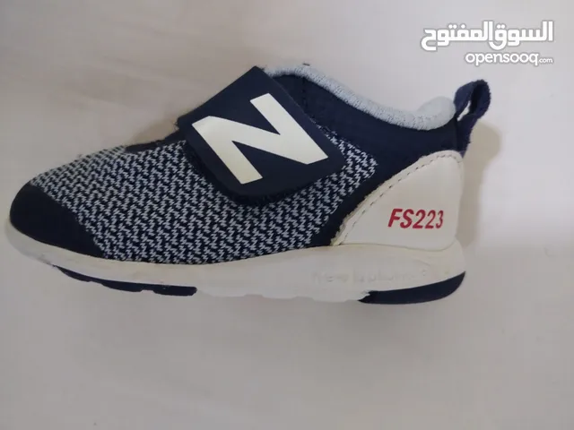 بوت اطفال newbalance اصلي نمرة 20 و بوت اطفال لون بني