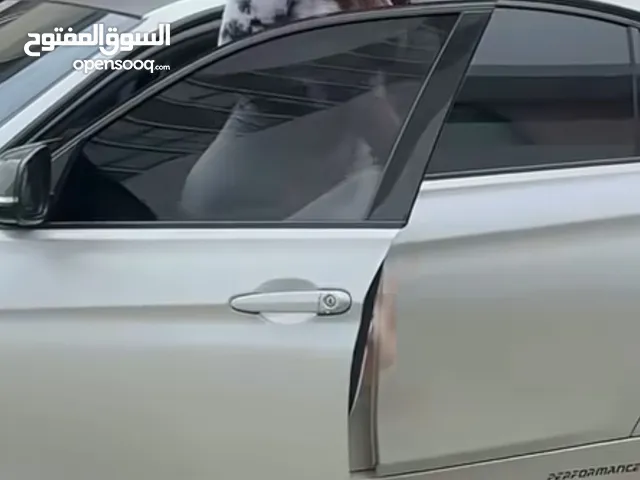 للبيع BMW320i