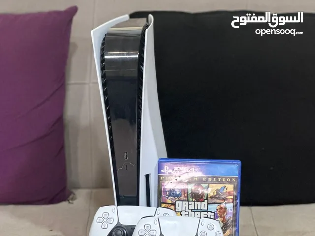 بلايستيشن 5 مع 2 ايد اصلي و سيدي GTA V PS4 بتدعم على PS5 مع كرتونته وجميع اسلاكه