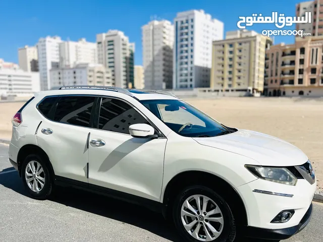 NISSAN XTRAIL 2015 WHITE GCC WITH SUNROOF