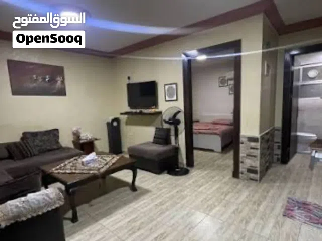 استديو مفروش غرفه وصاله ومطبخ وحمام مدخل مستقل في شارع الجامعه للإيجار   الموقع  شارع الجامعه    للإ
