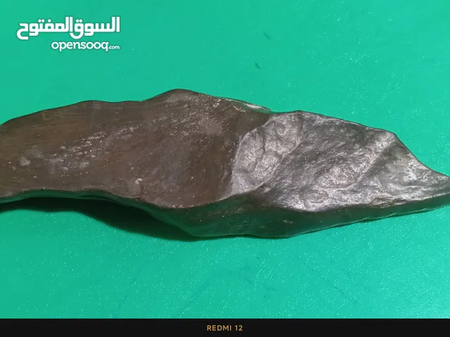 اداة حجرية . سكين