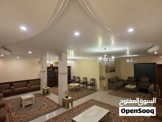 فيلاه سكنيه وا تجاري دورين عل الرئيسي جميع الخدمات في جنبك