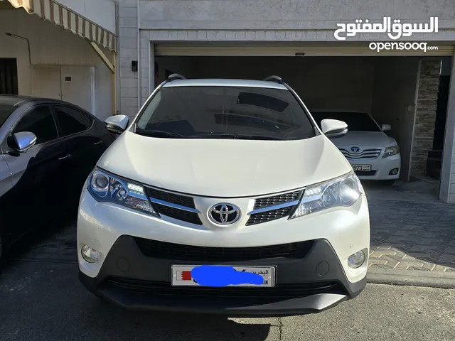 SUV Rav4 2015, white