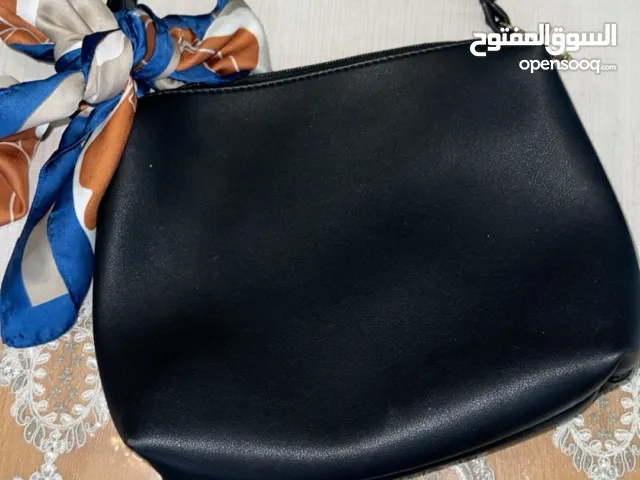 شنطة كتف سوداء