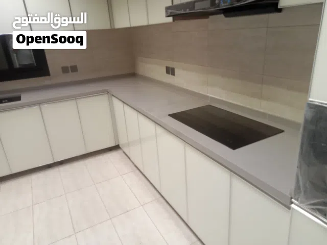 معلم رخام وسرميك لتركيب جميع انواع الرخام والمطابخ والمغاسل والبلاط والقيشاني