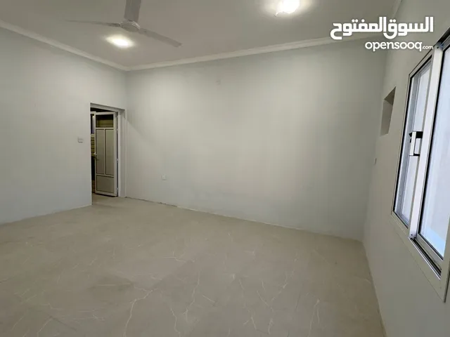300 m2 More than 6 bedrooms Townhouse for Rent in Muharraq Hidd