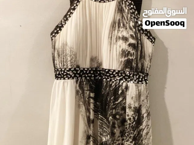 تصفية ملابس أنيقة بحالة ممتازة