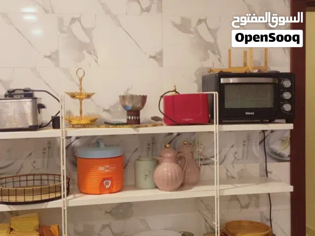 كبت أرفف للمطبخ وفي أرفف ثانيه