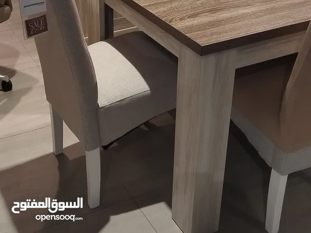 كراسي سفره بحالة ممتازة استخدام اقل من شهر