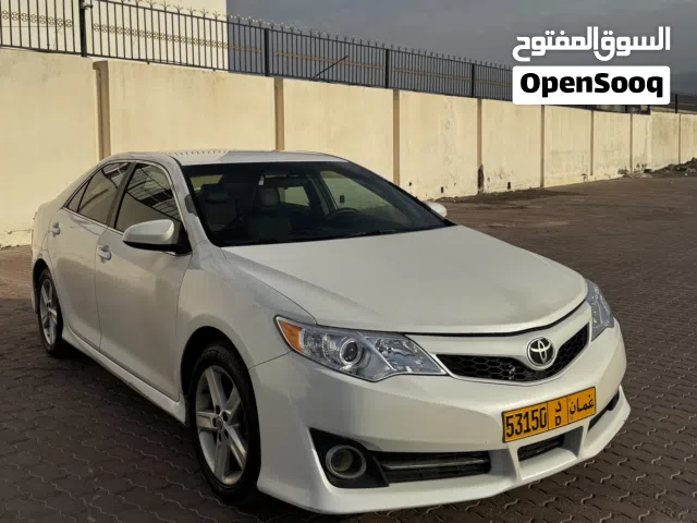 2014 تويوتا كامري SE