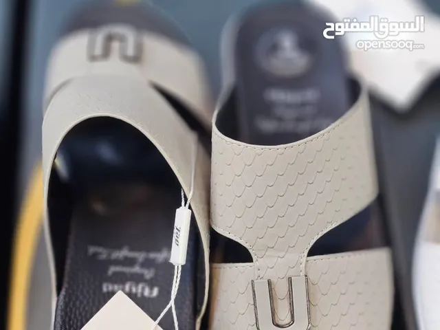46 Slippers & Flip flops in Abu Dhabi