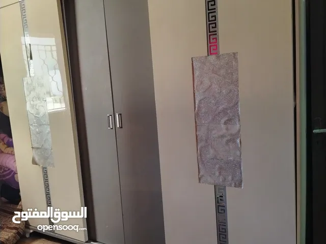 غرفة نوم كامله تواليت وتخت وخزاته وكمندينا عدد 2