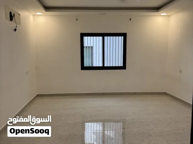 شقه واسعه ونظيفه حاهزه للسكن