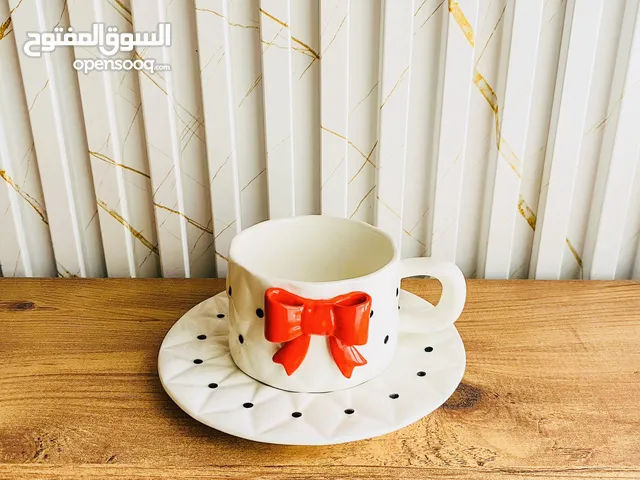 كوب الفيونكة الحمراء مع الصَحن كوب الفيونكة الحمراء مع الصَحن كوب الفيونكة الحمراء مع الصَحن