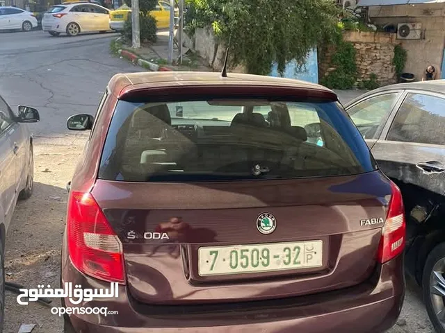 سكودا فابيا 2013 ماطور 1400 جير عادي اصل اجار السيارة تخلو من القص الطولي والعرضي بدي سليم