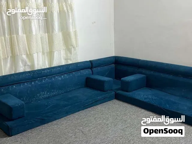 جلسه 5 متر اسفنح درجة ممتازه خامه ممتازه تتكون من زاويه واحده وقطعتين كبار مع مساند عدد 4.