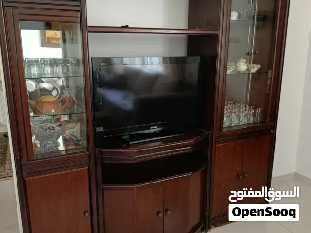 بوفية ثقيلة مع ماكينة خياطه