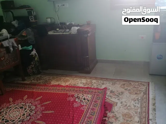 شقه سكني الطابق الثالث ثلاث غرف وحمام ومطبخ مع شرفه واسعه شقه 80م بالحي التالت