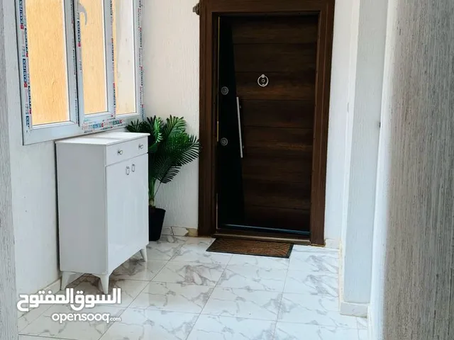 شقه للبيع في المركبات الهواري خلف صيدلية سعد ( مخطط الموده )