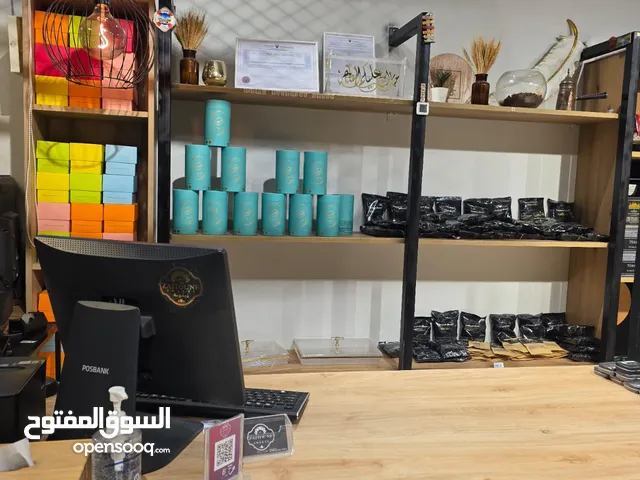 فرصة تجارية - محل جاهز بكل اغراضه