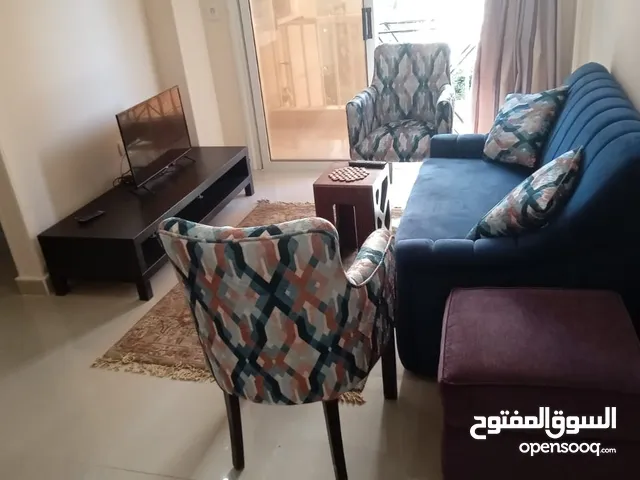 شقه لقطططه مفروشه للايجار بمدينتى باسعار زمان مكيفه بالكامل دور اول مطلوب مده سنه واسره