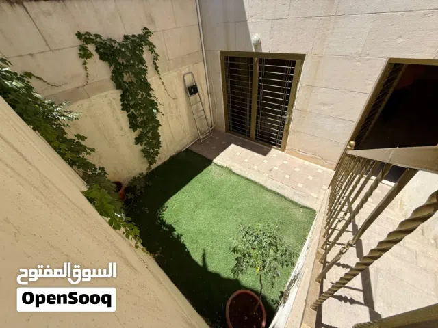 165 m2 3 Bedrooms Apartments for Rent in Amman Daheit Al Rasheed