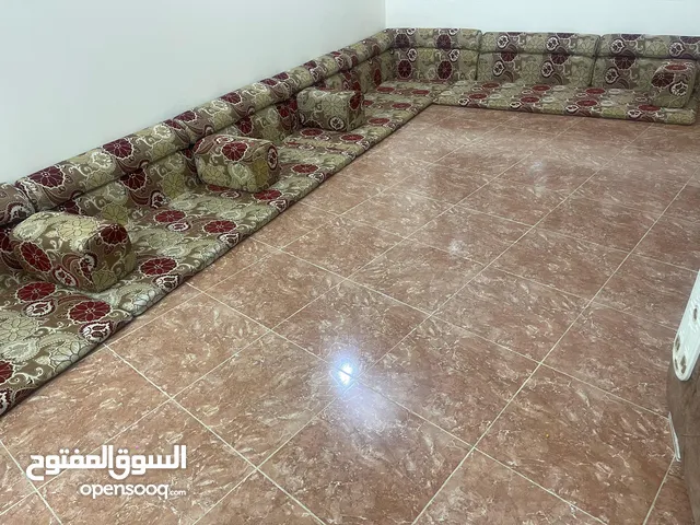 جلسه عربيه نظيفه سعر 200الف مكان بصره حي المهندسين