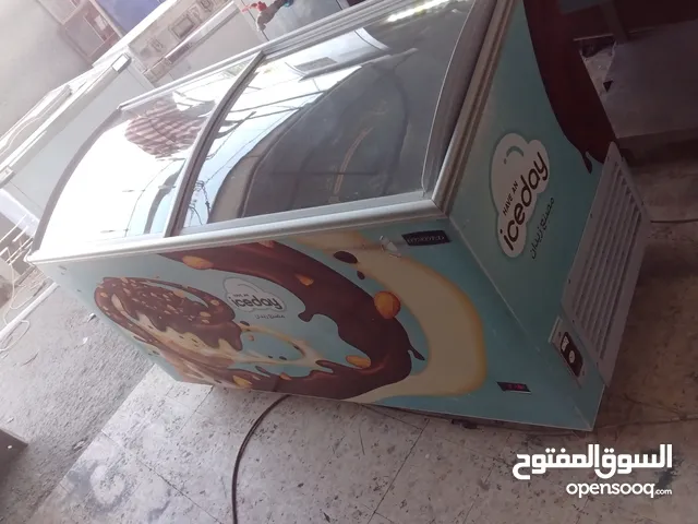 فريزر بطح لسه جديد حجم مترين غير مستعمل اخر اصدار موفر طاقه من الدرجه الاولى للبيع في الزرقاء