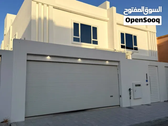 412 m2 5 Bedrooms Villa for Sale in Muscat Al Khoud