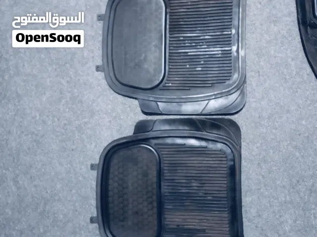 فرش مع ارضيات بسعر 7د فقط مستعمل