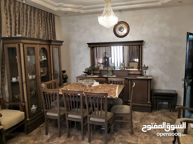 شقة طابقية ديلوكس مع ترسات واسعة للبيع في جبل الحسين من المالك مباشرة 303 متر مربع بالكوشان
