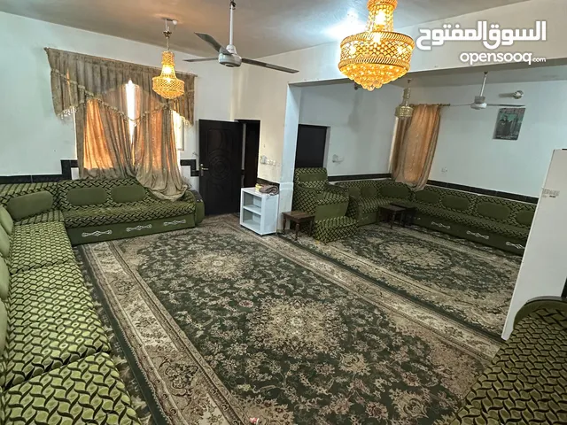 بيت في حي العدالة شارع المجلس البلدي نهايه الشارع يقع البيت على ساحه ثالث بيت عن شارع المجلس البلدي
