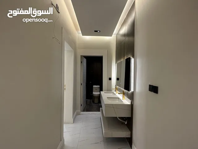 شقة للبيع 4غرف جديده مدخلين بحي الروضه بموقع مرغوب وع الخدمات